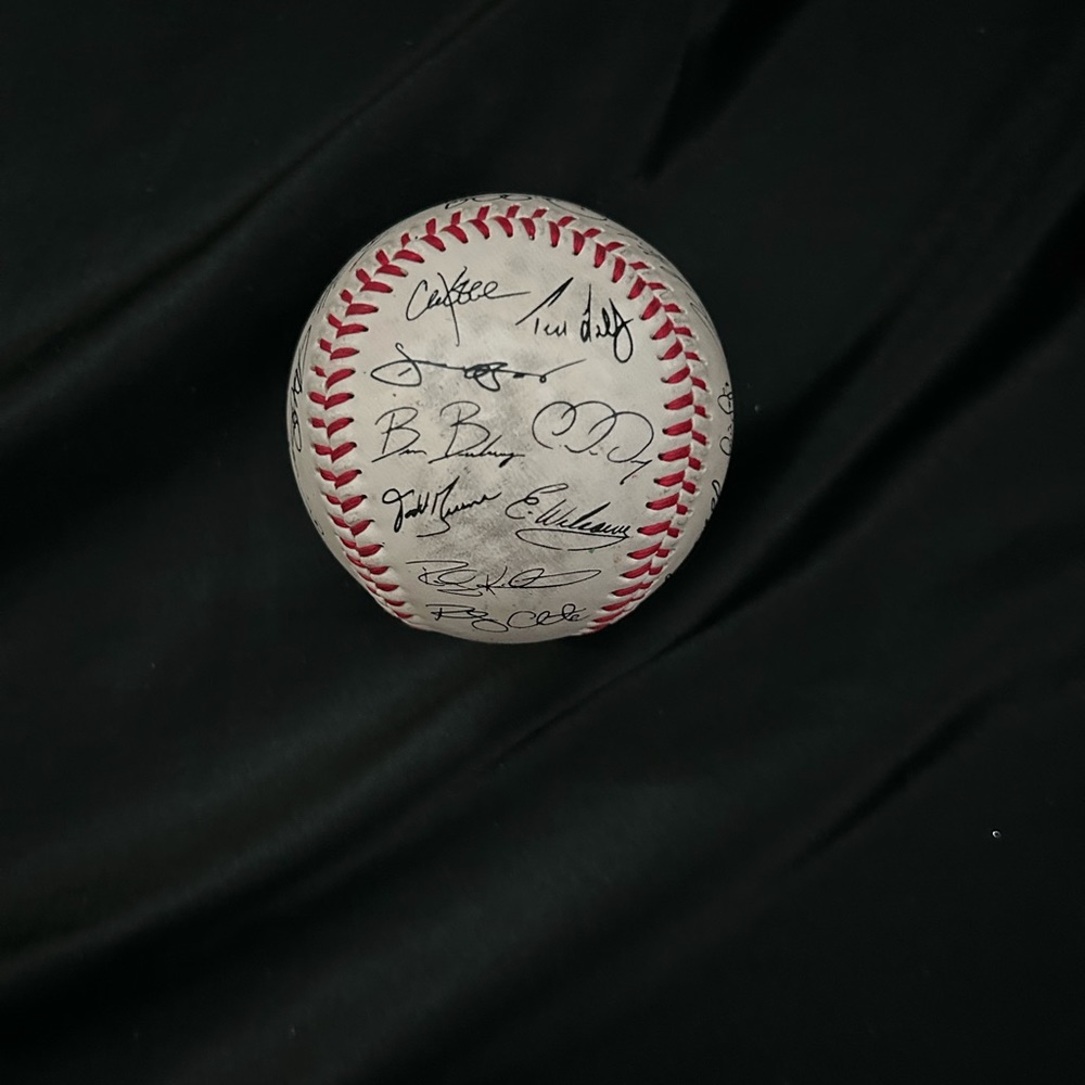 Yankees signed baseball - Picture 3 of 5